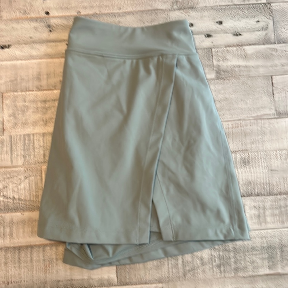 Gapfit Skort with shorts underneath and slit on side - never worn without tags